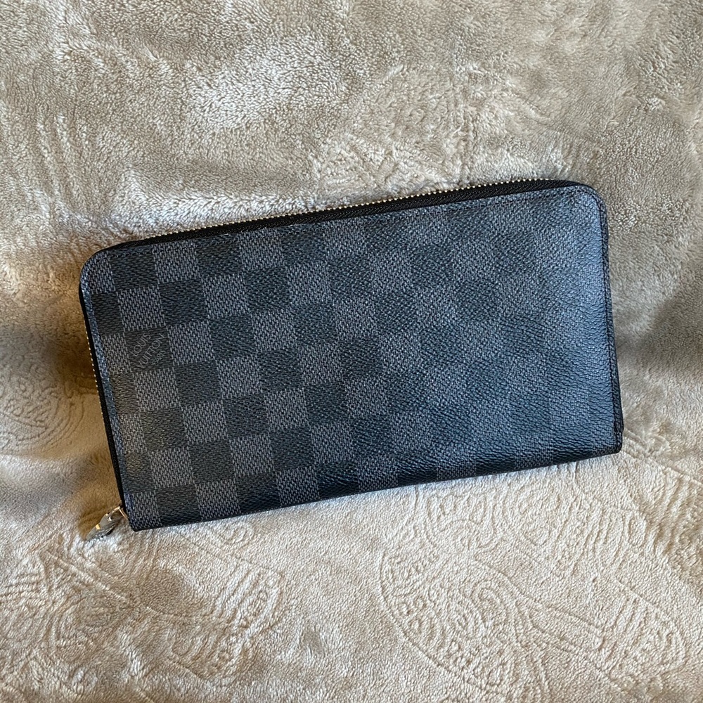 SOLD. Louis Vuitton large zippy organizer - Picture 2 of 10